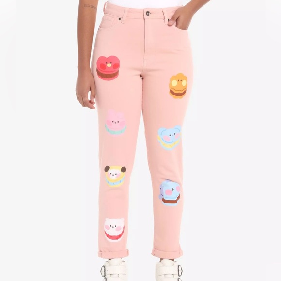 BT21 Pink Sweetie Mom Jeans Hot Topic - Picture 1 of 2